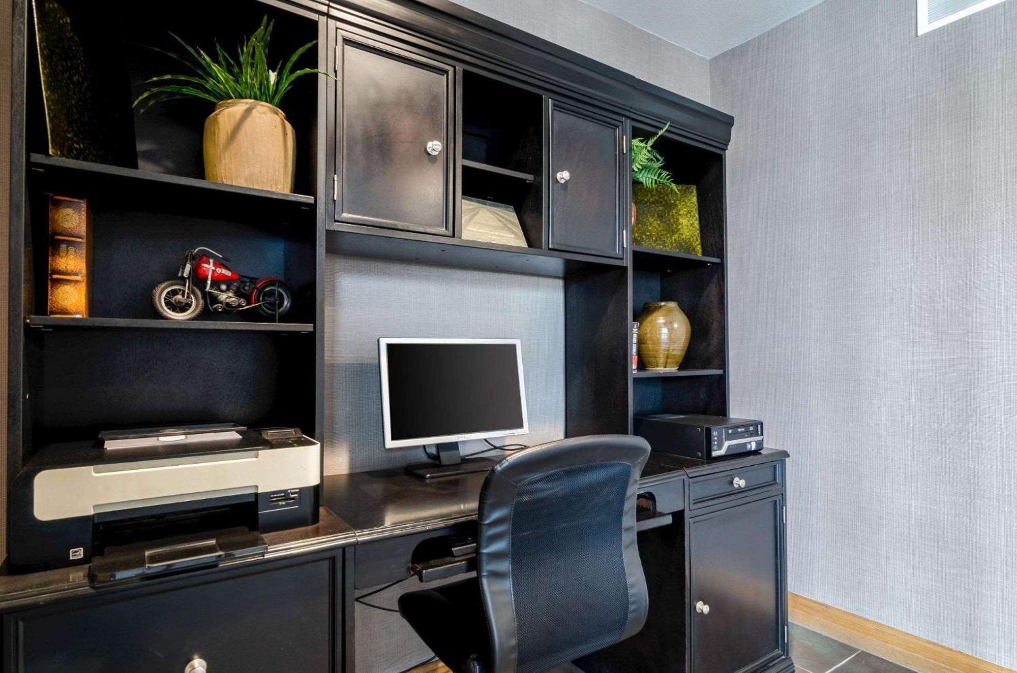 Comfort Inn Колби Экстерьер фото
