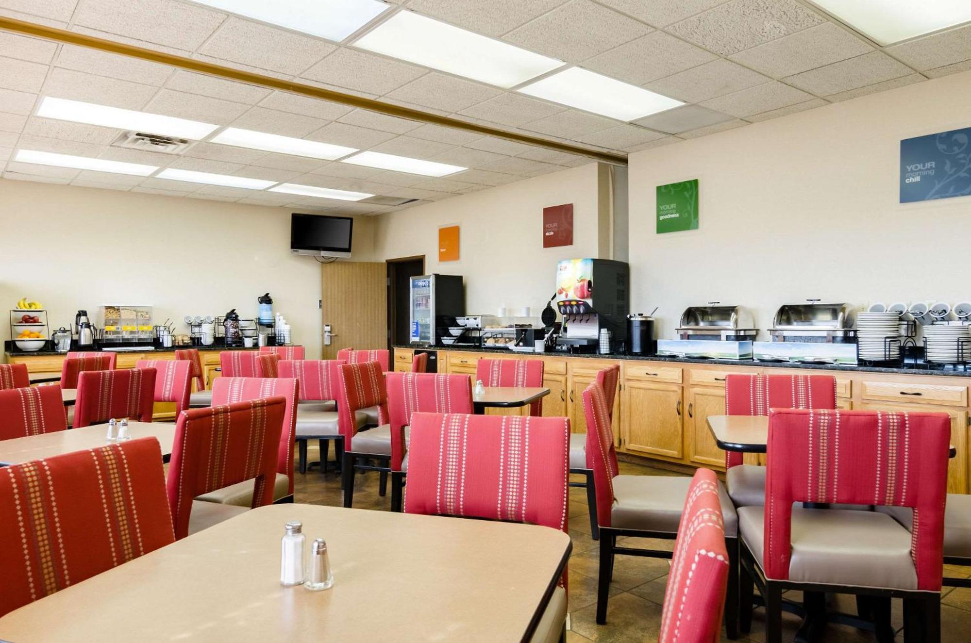 Comfort Inn Колби Экстерьер фото