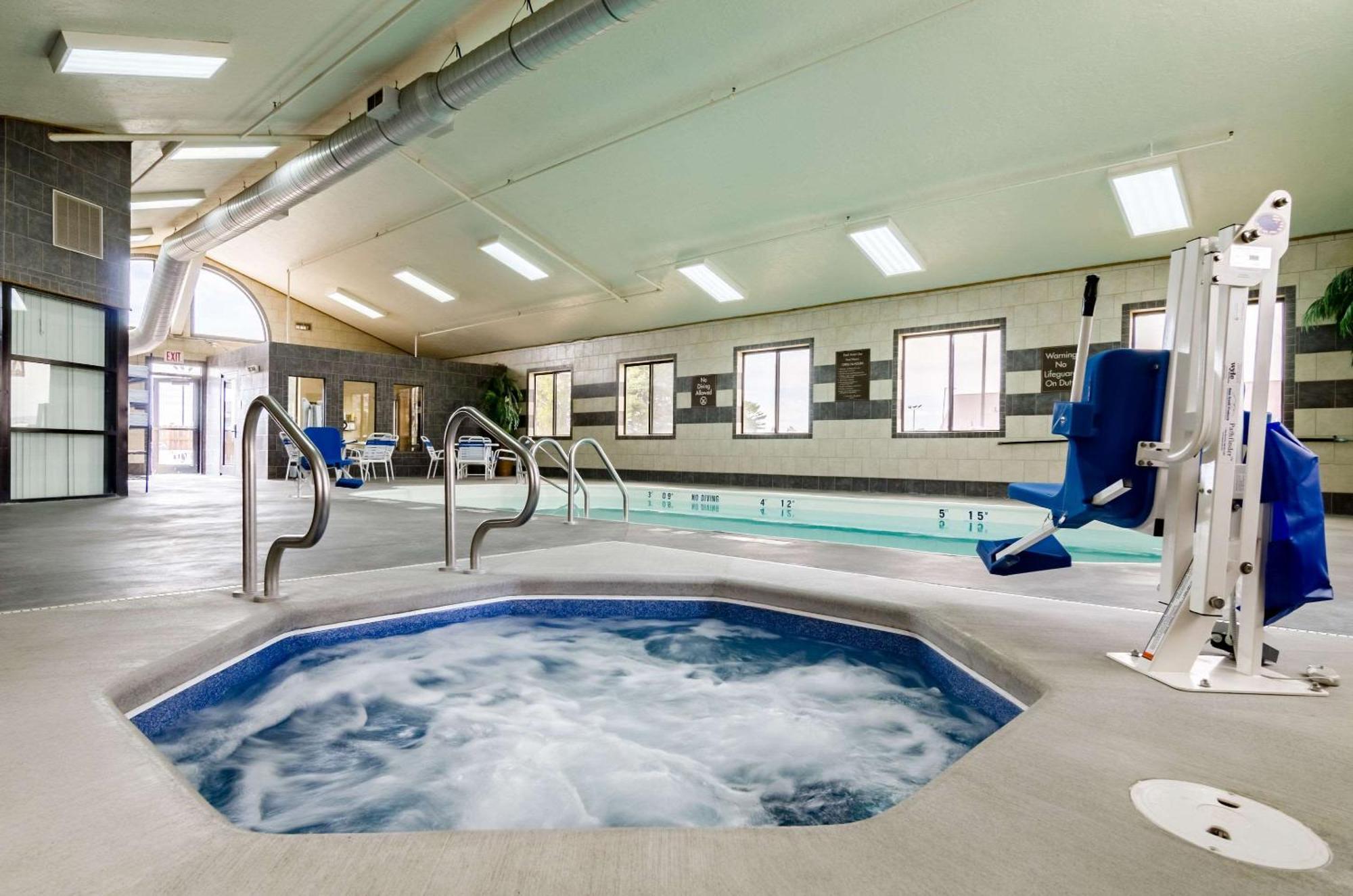 Comfort Inn Колби Экстерьер фото