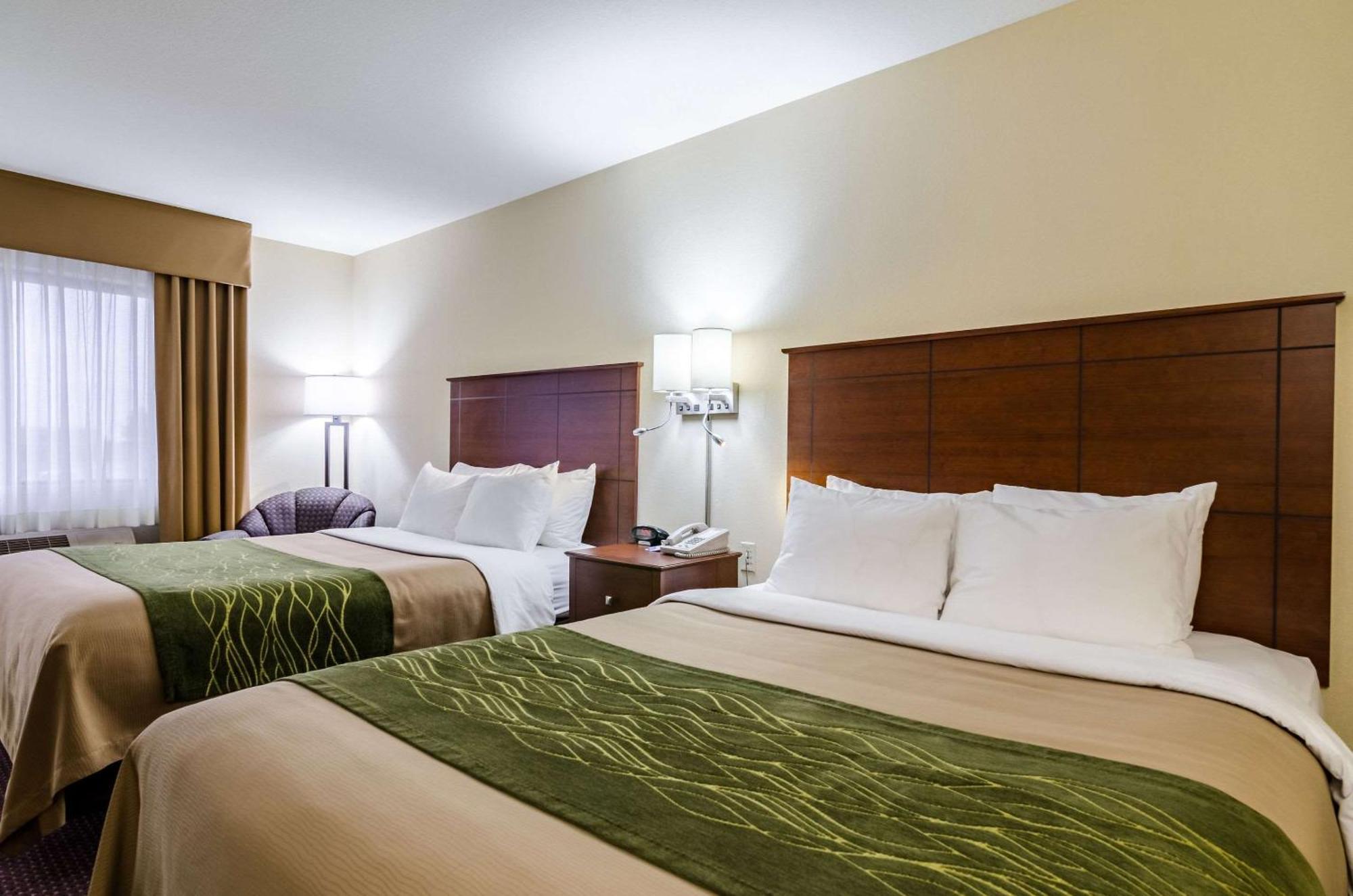 Comfort Inn Колби Экстерьер фото