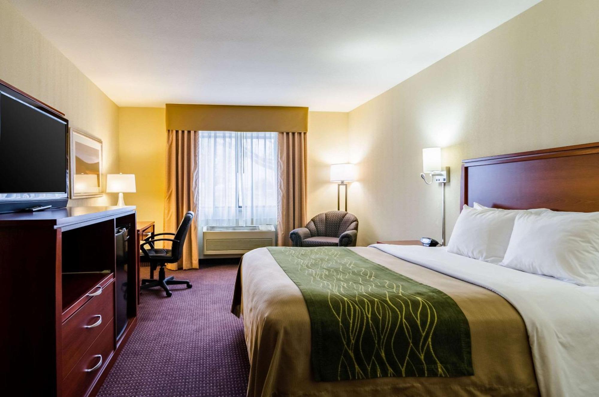 Comfort Inn Колби Экстерьер фото