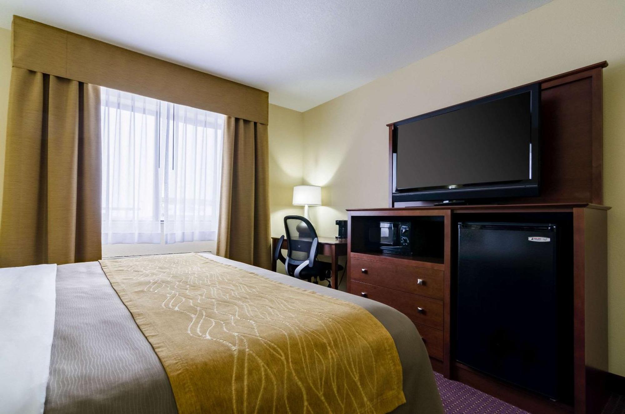 Comfort Inn Колби Экстерьер фото