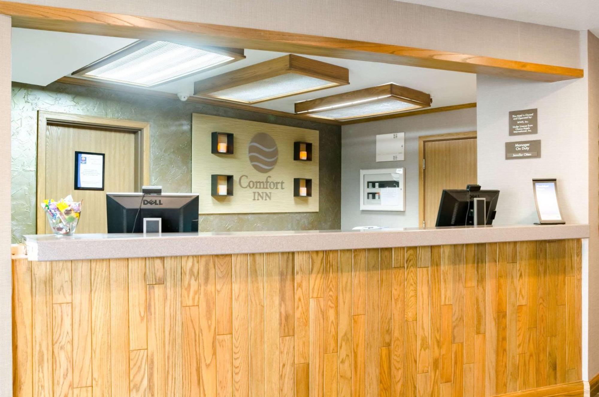Comfort Inn Колби Экстерьер фото