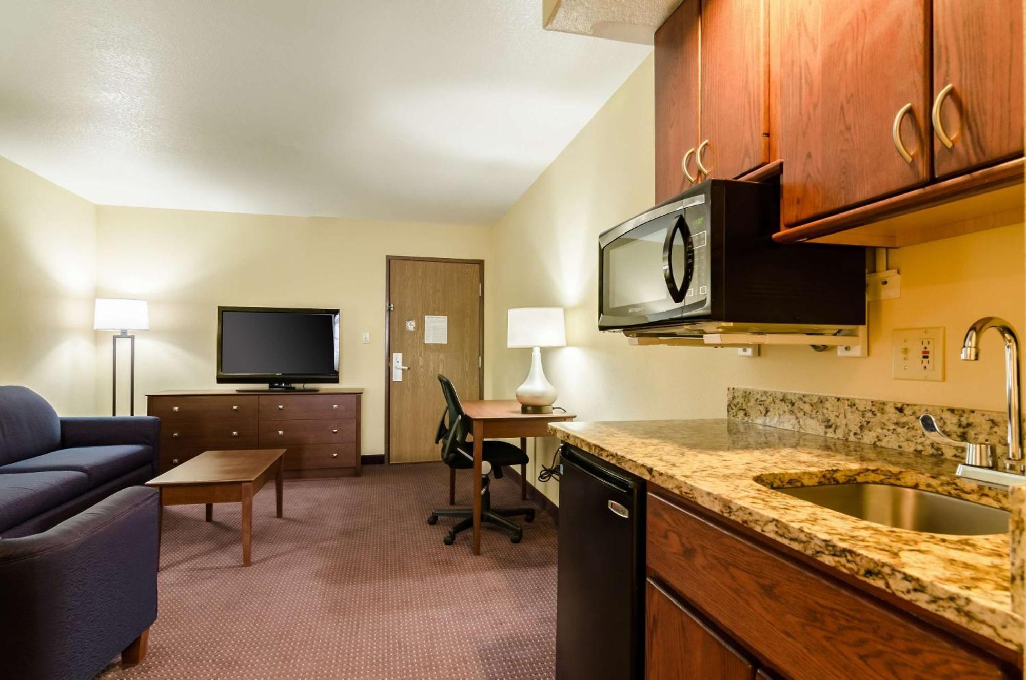 Comfort Inn Колби Экстерьер фото