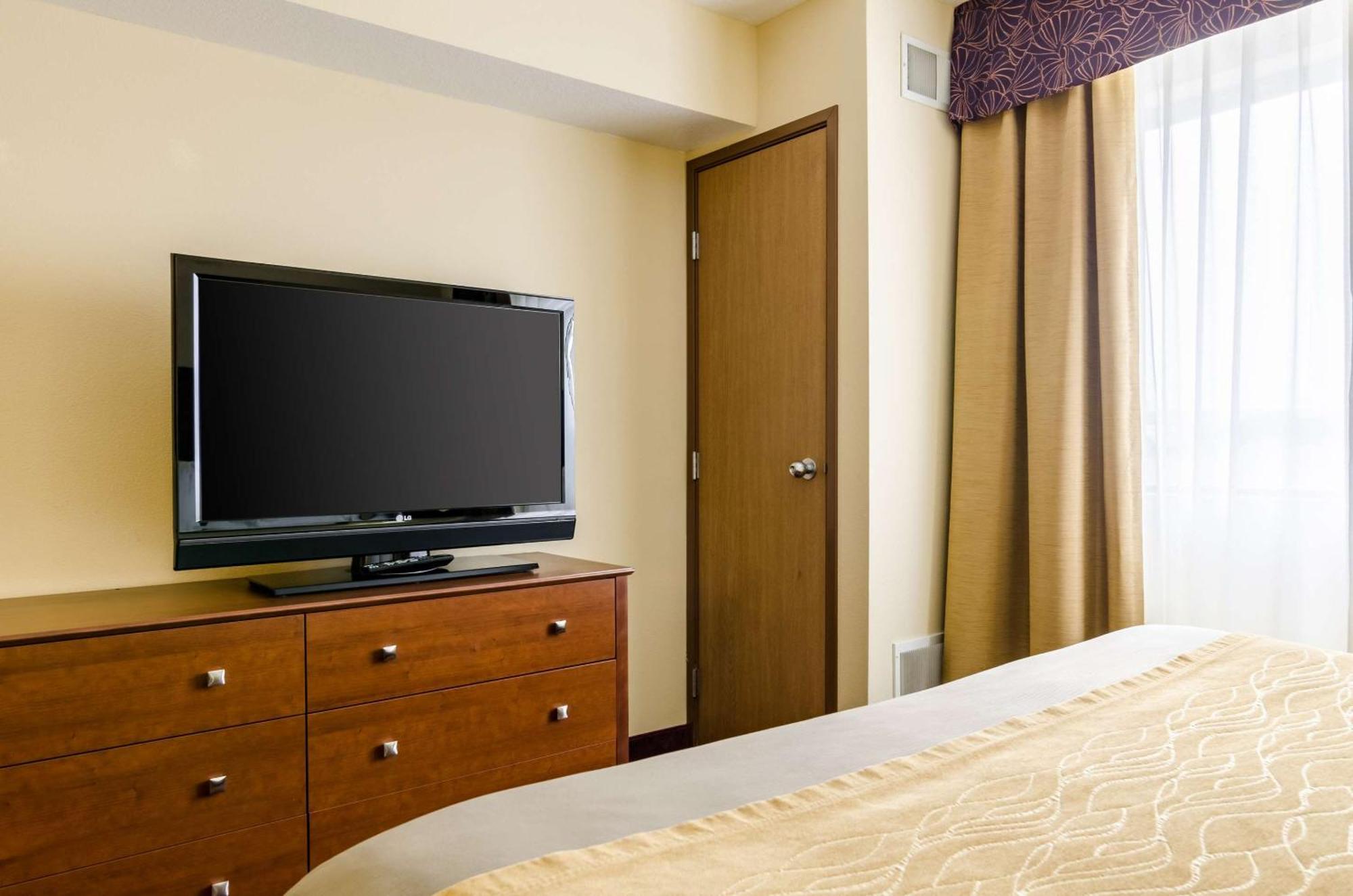 Comfort Inn Колби Экстерьер фото