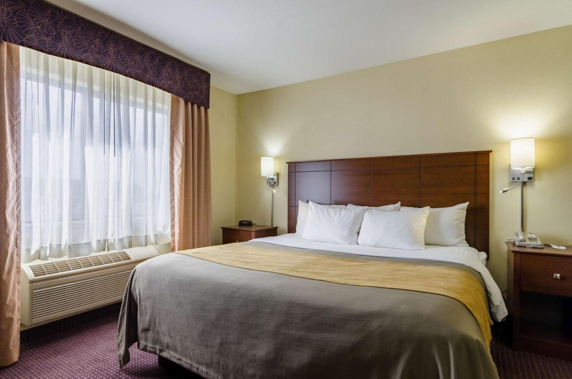 Comfort Inn Колби Экстерьер фото