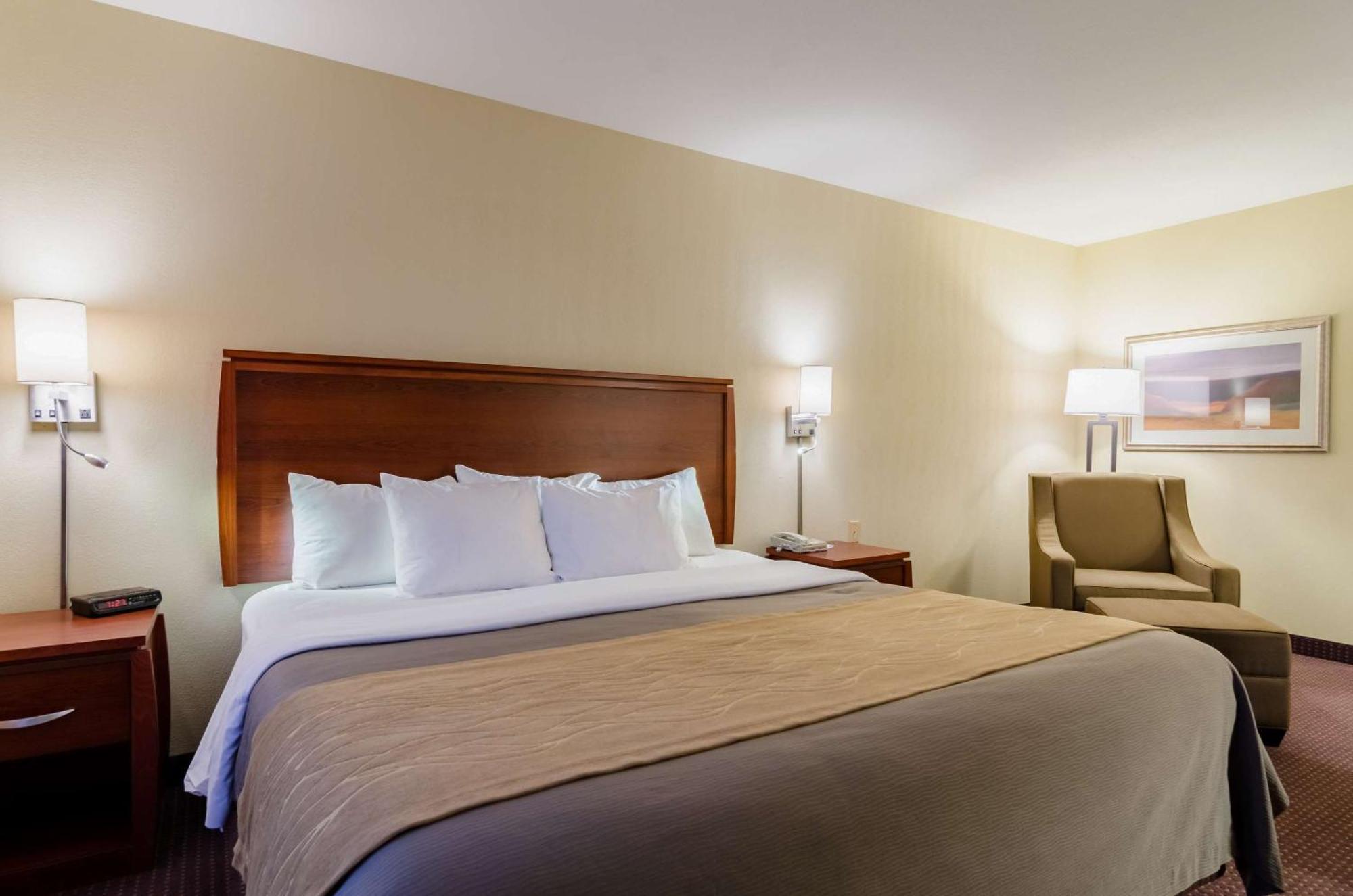 Comfort Inn Колби Экстерьер фото